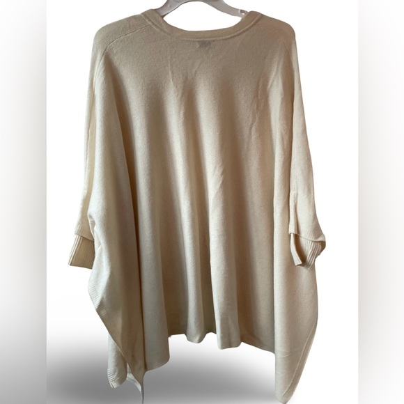 NWOT Vince off-white, oversize, wool-cashmere blend V-neck poncho sweater, XS/S - Picture 4 of 8